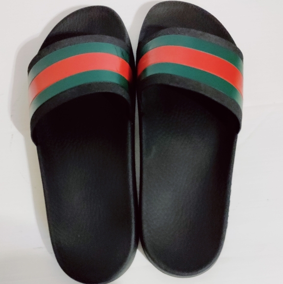 Gucci Men's Classic Slides – Size 9 – Authentic Luxury Comfort - Picture 4 of 15